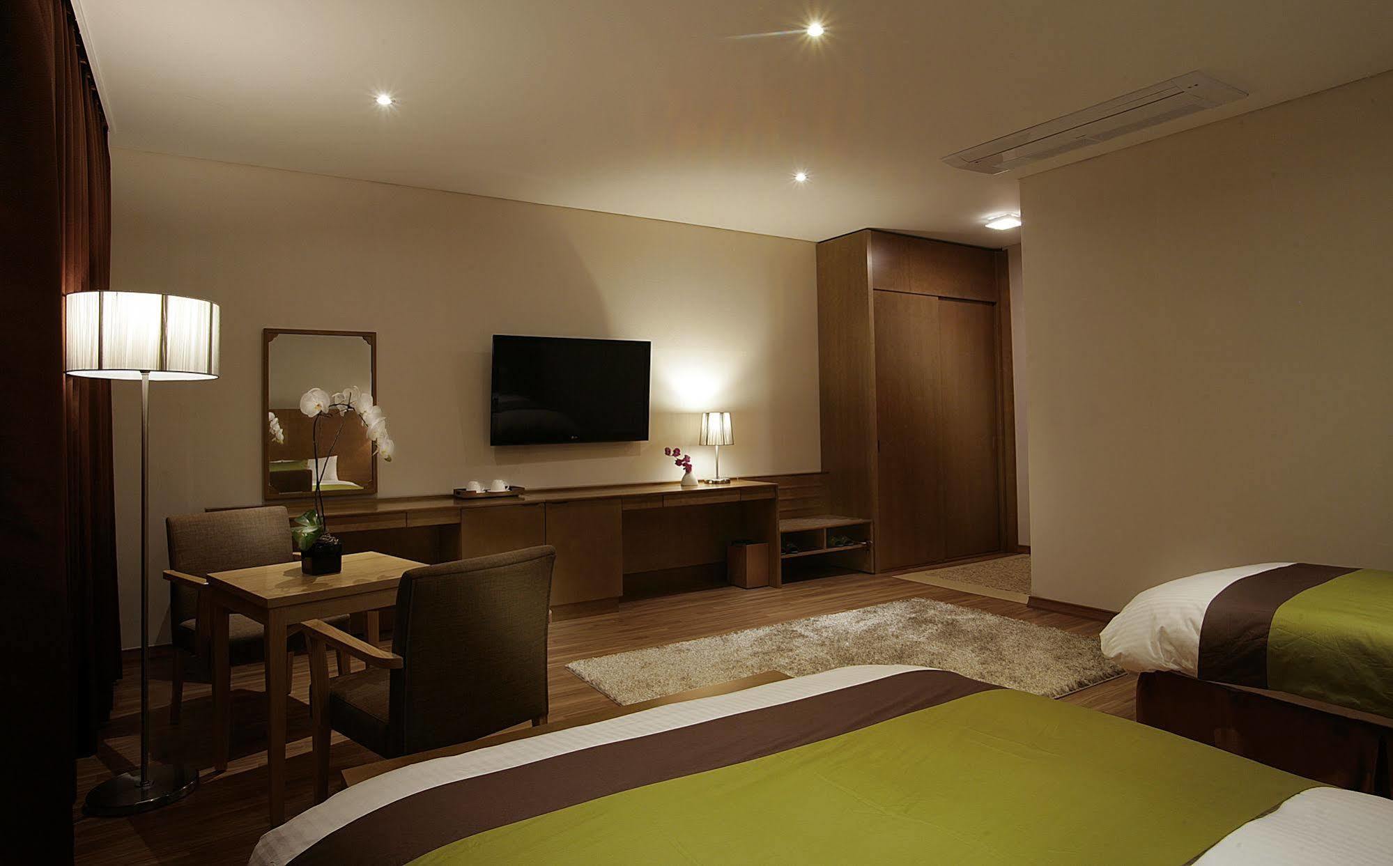 Y Ocean Hotel Yeosu Ngoại thất bức ảnh